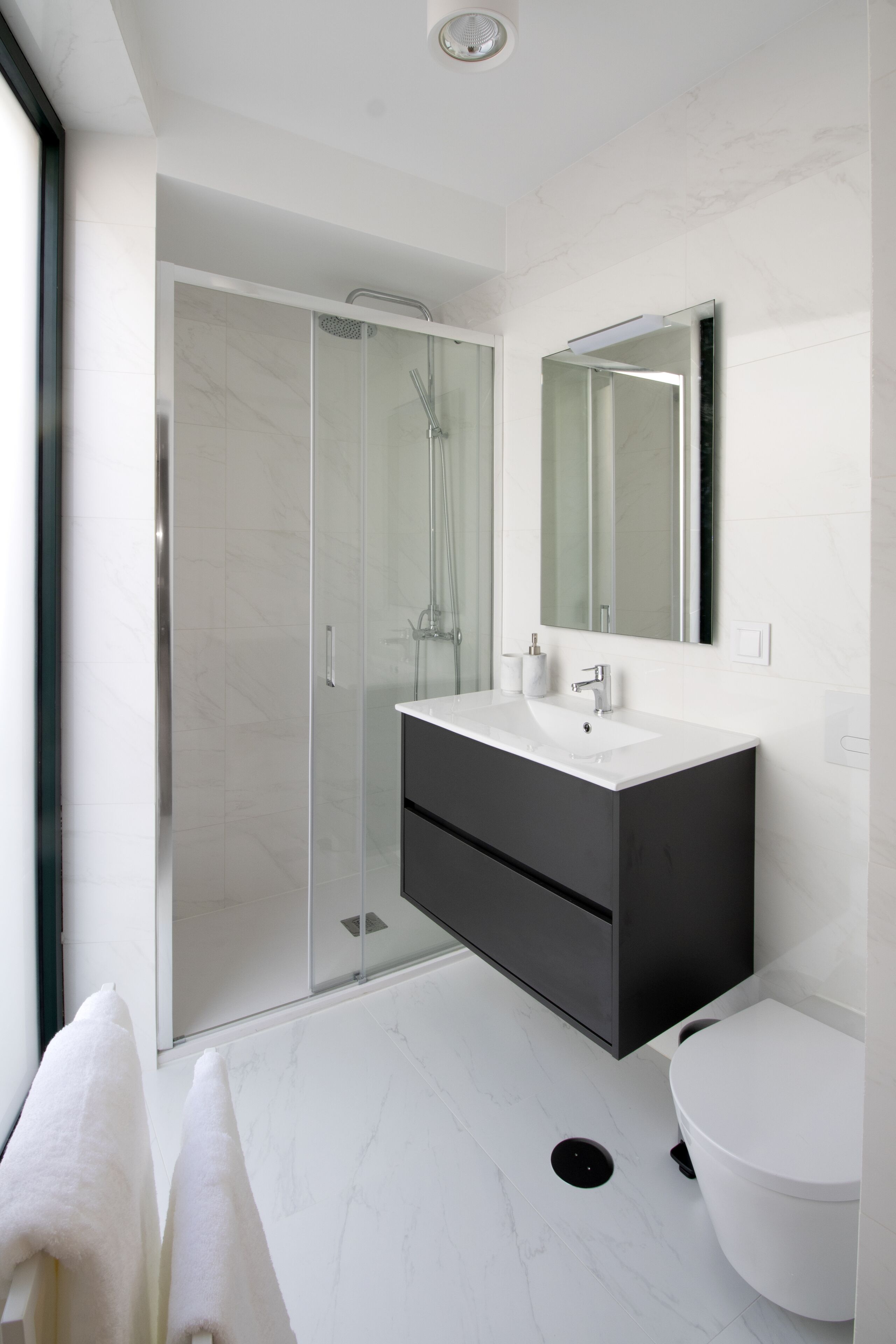 Studio, 1 Double Bed, Balcony | Bathroom | Shower, rainfall showerhead, hair dryer, towels