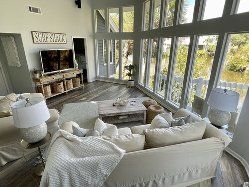 Wildlife viewers dream! Peaceful & so clean, golf cart incl., pool across street