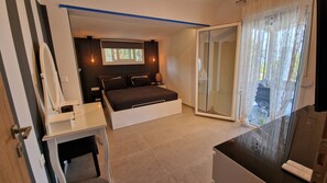 12 bedrooms, in-room safe, desk, iron/ironing board