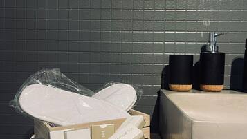 Dusche, Haartrockner, Bidet, Handtücher