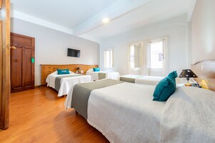 Tabla de planchar con plancha, wifi gratis y ropa de cama 