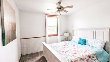 8 bedrooms, desk, iron/ironing board, travel crib