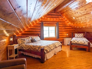 8 dormitoris, escriptori i planxa i posts de planxar