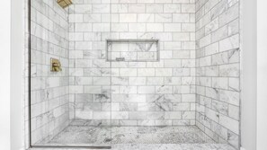 Casa, varias camas (Woodstock Stone Lodge) | Baño | Toallas