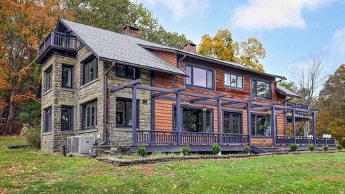 Woodstock Stone Lodge