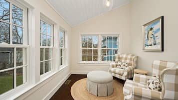 House, Multiple Beds (Bridgehampton Bungalow) | Interior
