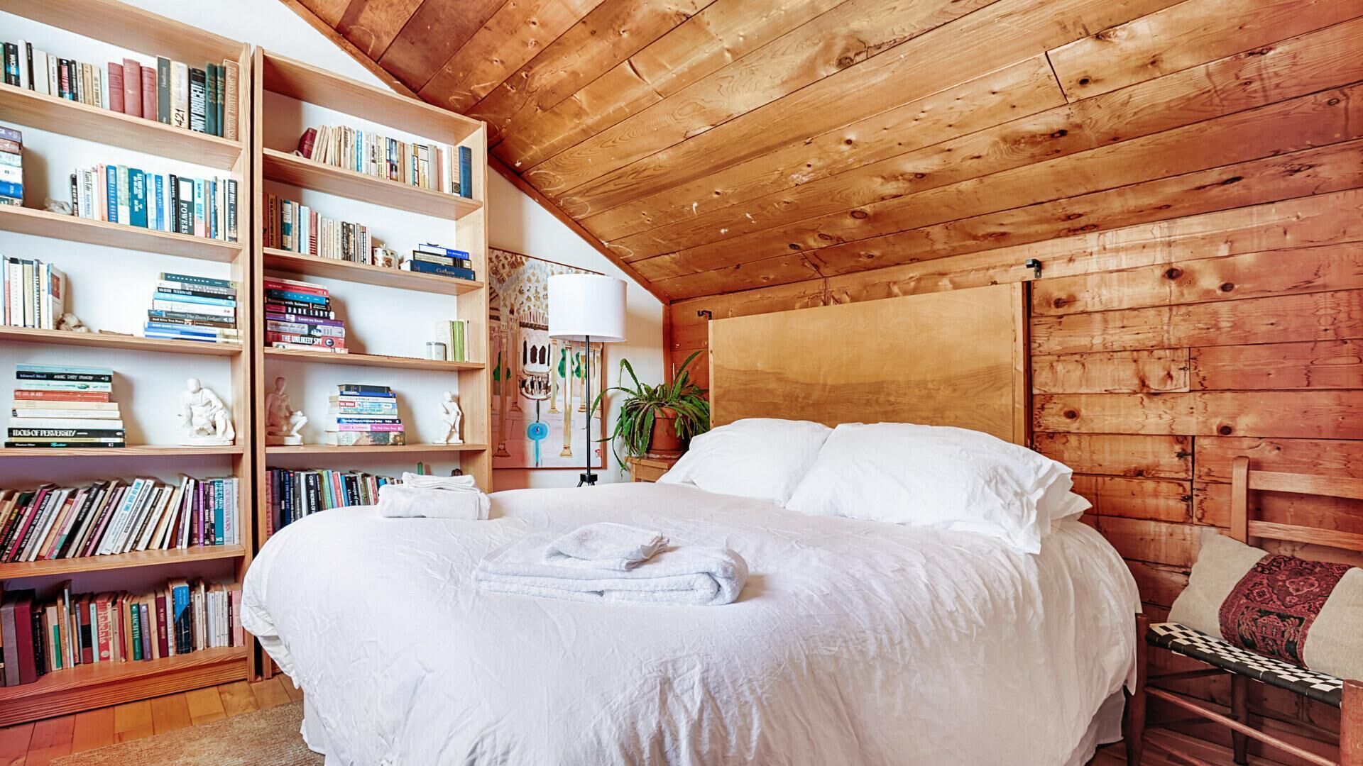 Nhà, nhiều giường (Valley Stream Charm) | 4 phòng ngủ, bàn ủi/dụng cụ ủi quần áo, nôi/cũi di động 