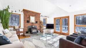 House, Multiple Beds (Valley Stream Charm) | Living area