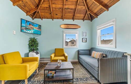 Beautiful condo steps away from the beach in Manasquan