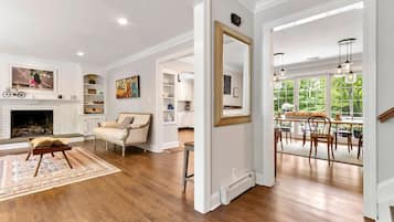 Casa, varias camas (Wine Country Contemporary) | Área de sala de estar