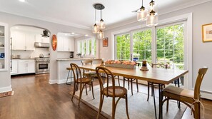 Hus - flere senge (Wine Country Contemporary) | Spiseområde