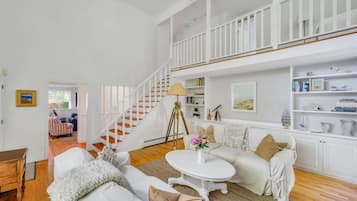 House, Multiple Beds (East Hampton Town Terrific) | Dining