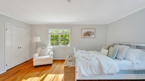 Nhà, nhiều giường (East Hampton Town Terrific) | 4 phòng ngủ, nôi/cũi di động, truy cập Internet không dây 