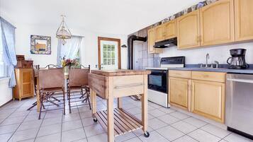 House, Multiple Beds (Hudson Valley Mountain Hideaway) | Private kitchen