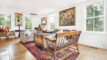 House, Multiple Beds (Hudson Valley Mountain Hideaway) | Interior