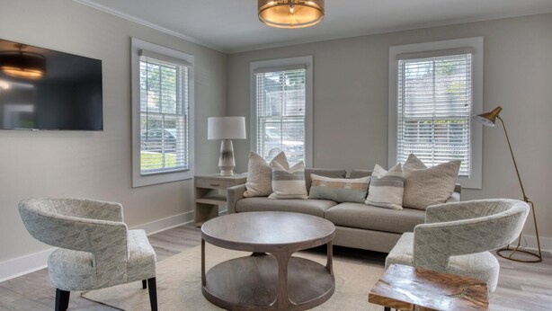 Hus - flera sängar (Sag Harbor Cove Contemporary) | Vardagsrum