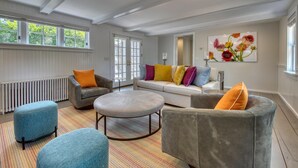 Hus - flera sängar (Sag Harbor Cove Contemporary) | Vardagsrum