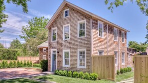 House, Multiple Beds (Sag Harbor Cove Contemporary) | Exterior
