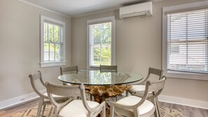 Maison, plusieurs lits (Sag Harbor Cove Contemporary) | Cuisine privée