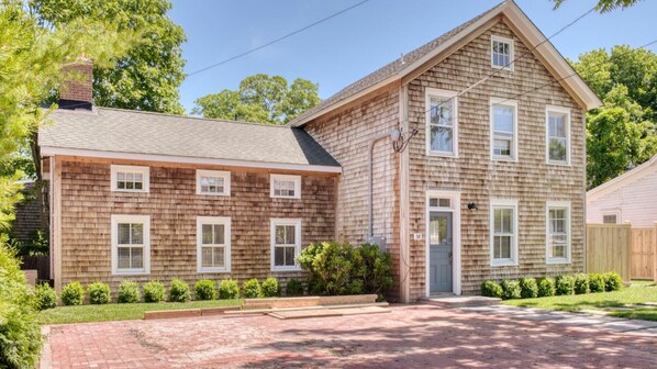 House, Multiple Beds (Sag Harbor Cove Contemporary) | Exterior
