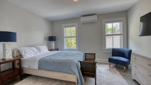 House, Multiple Beds (Sag Harbor Cove Contemporary)