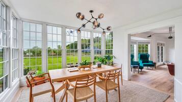 Hus, flere senger (Bridgehampton Manor) | Spiseområde