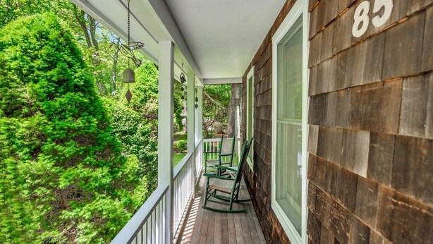 House, Multiple Beds (East Hampton Hideaway) | Property grounds - East Hampton Hideaway (East Hampton)