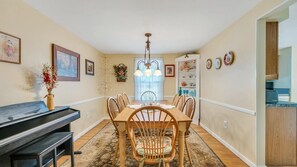 Dining - East Hampton Hideaway (East Hampton)