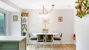Talo, useita sänkyjä (East Hampton Hideaway) | Ruokailu