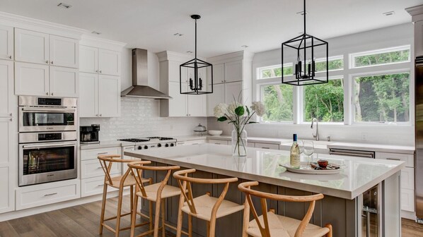 Casa, varias camas (Coves Bay Beauty) | Cocina privada | Refrigerador, microondas, lavavajillas y tostadora 