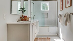 Hus, flere senger (Coves Bay Beauty) | Bad | Hårføner