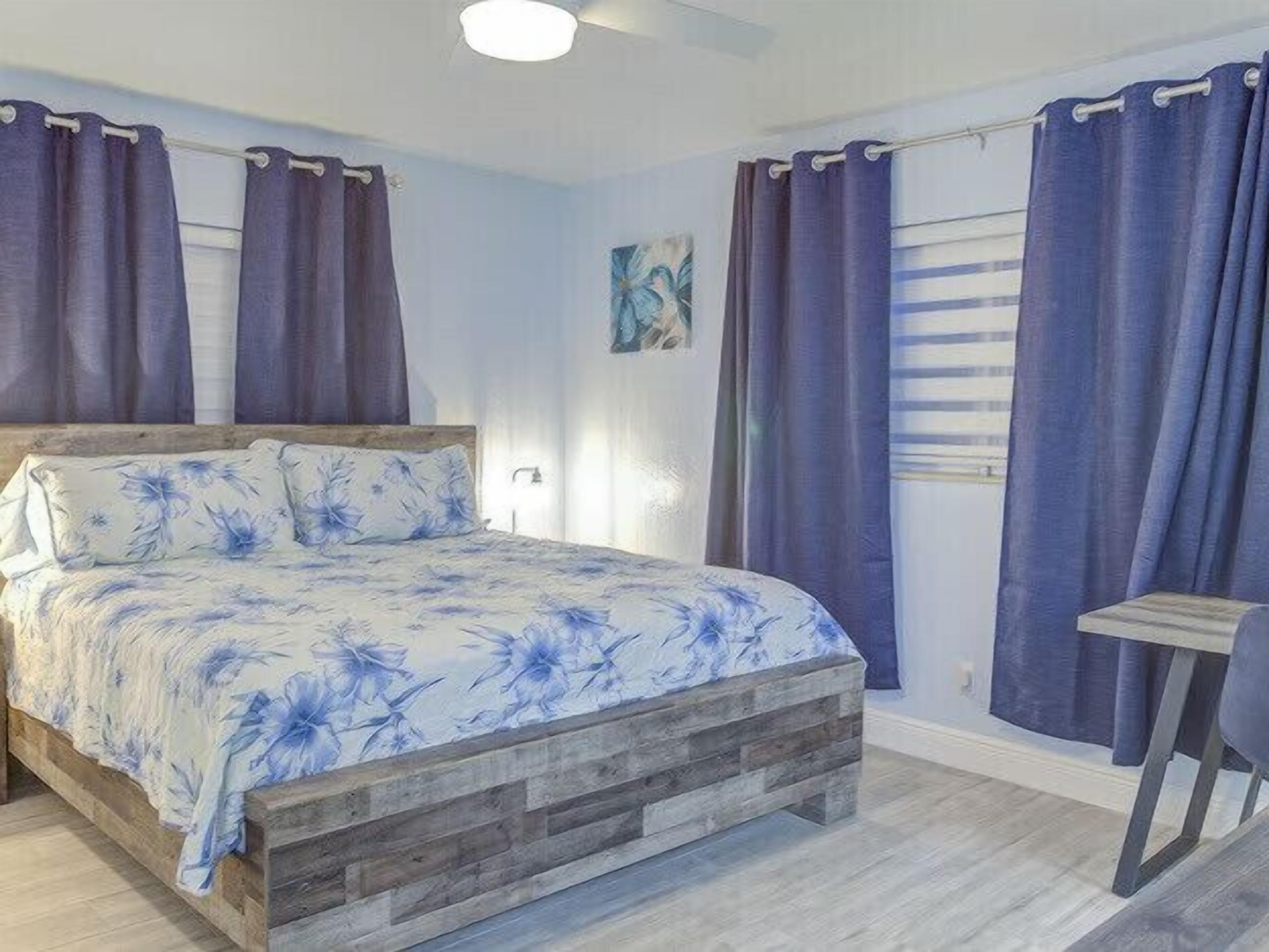 3 bedrooms, desk, iron/ironing board, travel crib