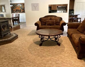 Smart-TV, Kamin, Bücher