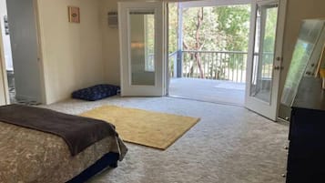 3 bedrooms, desk, free WiFi, bed sheets