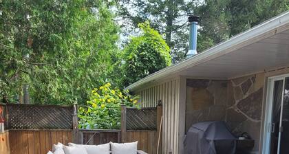 Cozy Chalet at the Blue Mountains with Fire Place and Saltwater Hot Tub