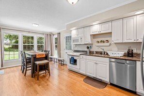 Fridge, microwave, oven, stovetop - Beautiful Home Walking Distance to Elon University (Elon)
