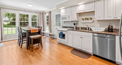 Beautiful Home Walking Distance to Elon University
