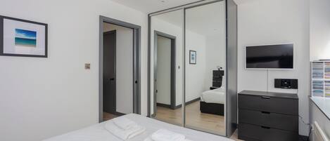 1 bedroom, iron/ironing board, internet, bed sheets