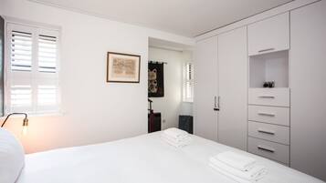 1 soverom, strykejern/-brett, internettilgang og sengetøy