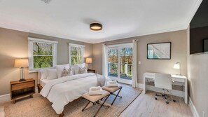 單棟房屋, 多張床 (East Hampton Exquisite) | 客廳 | 電視、壁爐、音響