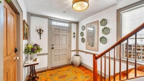 Unclassified image, 4 of 16, button - Sage and Madison House - Hatfield Suite - 3rd Floor (Sag Harbor)