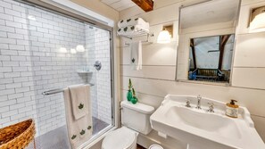 Apartment, Berbilang Katil (Sage and Madison House - Hatfield Sui) | Bilik Mandi