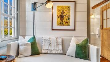 Apartment, Multiple Beds (Sage and Madison House - Hatfield Sui) | Living room