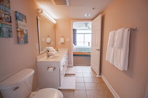 Bathtub, towels