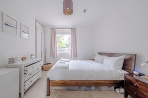 1 bedroom, iron/ironing board, Internet, bed sheets - Lovely 1BD Self Contained Flat in Greenwich (London)