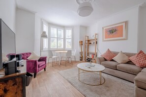 TV, offices - Lovely 1BD Self Contained Flat in Greenwich (London)