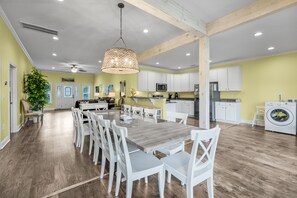 Interior - 4BD Pet Friendly-Private Pool and Hot Tub-Walk 2 Beach (North Myrtle Beach)
