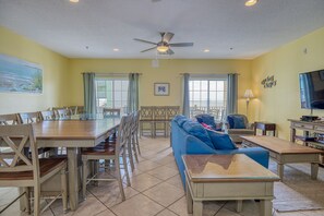 Télévision, baby-foot