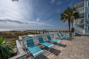 Property grounds - Gorgeously decorated Oceanfront Corner Unit 2BD 2BA (North Myrtle Beach)