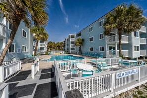 Pool - Gorgeously decorated Oceanfront Corner Unit 2BD 2BA (North Myrtle Beach)